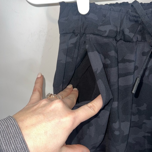 Lululemon Keep Moving camo Pant size 4 - Picture 7 of 13
